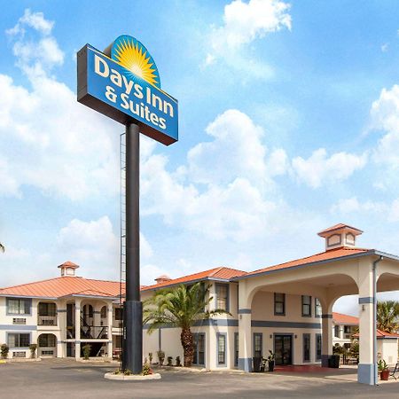 Days Inn & Suites By Wyndham Braunig Lake Elmendorf Esterno foto
