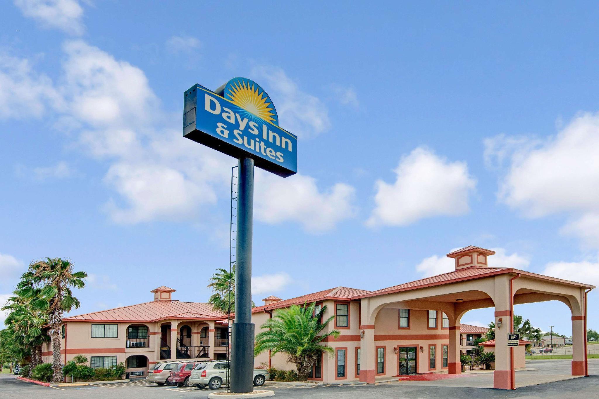 Days Inn & Suites By Wyndham Braunig Lake Elmendorf Esterno foto