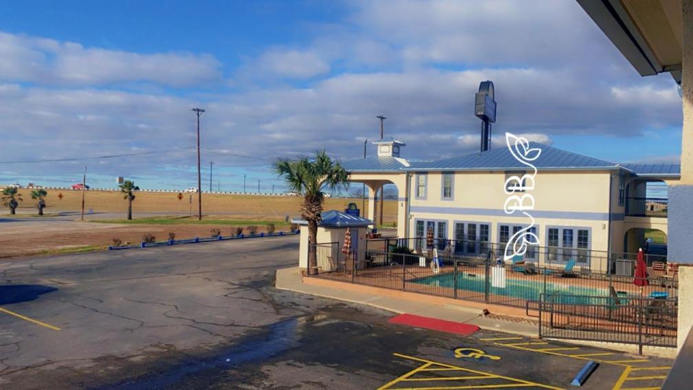Days Inn & Suites By Wyndham Braunig Lake Elmendorf Esterno foto